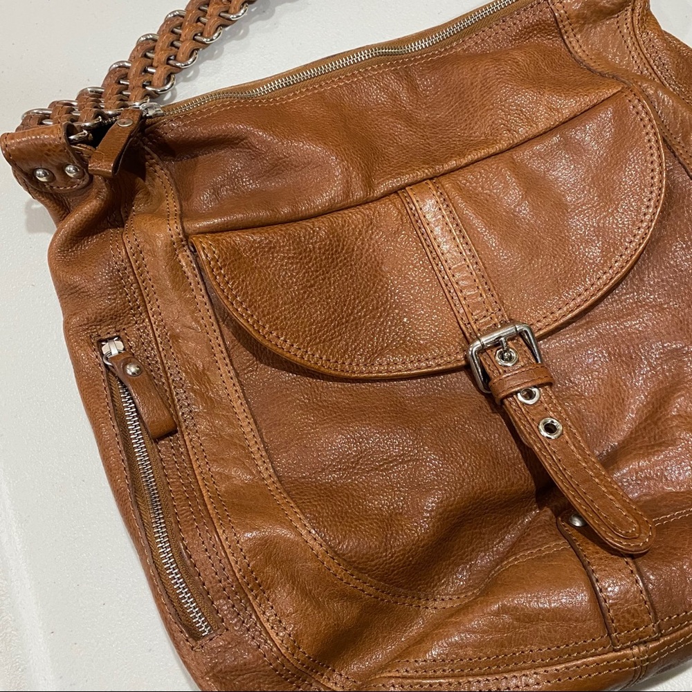 TAVO • Medium Brown Leather Shoulder Bag